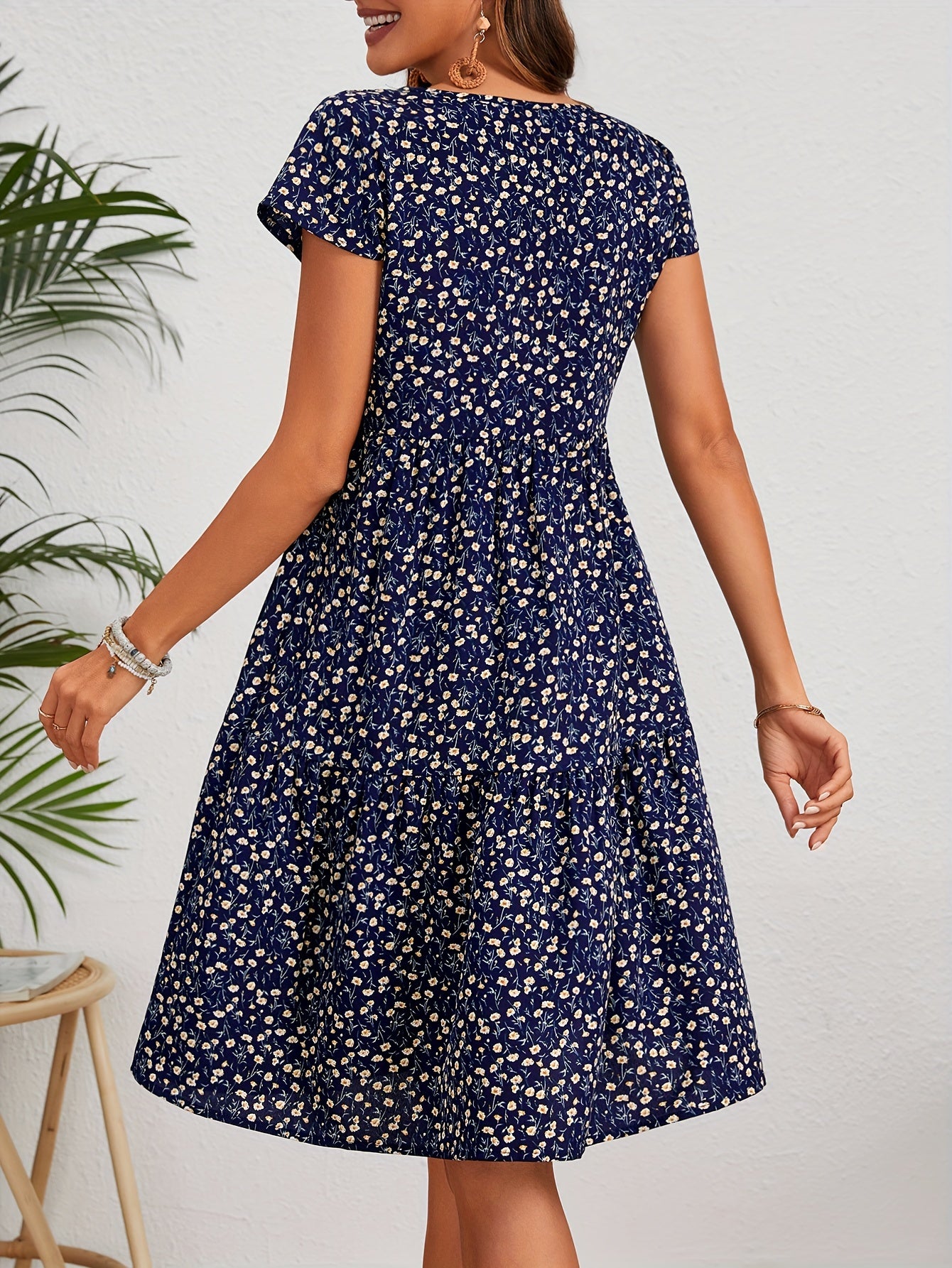 Casual Floral Round Neck Tiered Dress