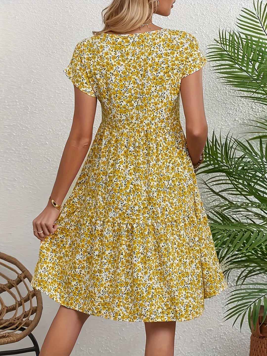 Casual Floral Round Neck Tiered Dress