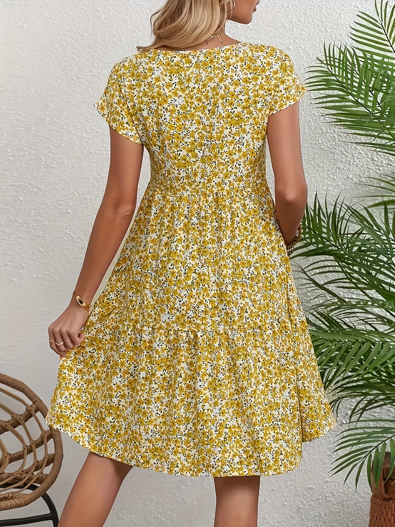Casual Floral Round Neck Tiered Dress