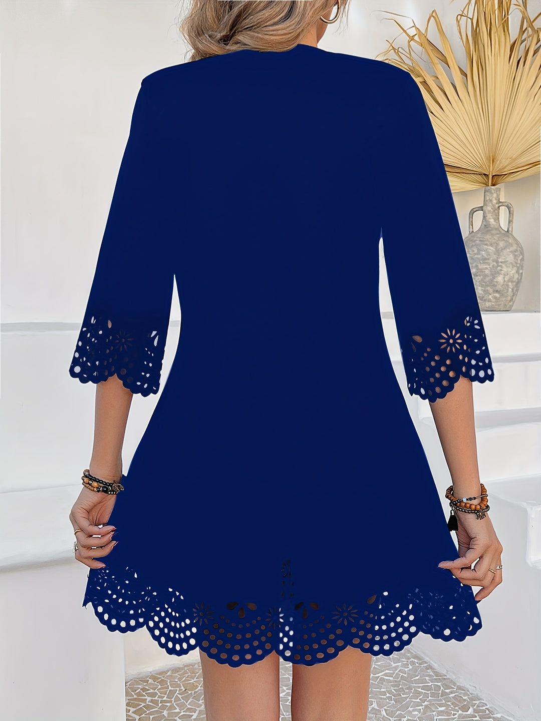 Chic Scalloped V-Neck Shift Dress