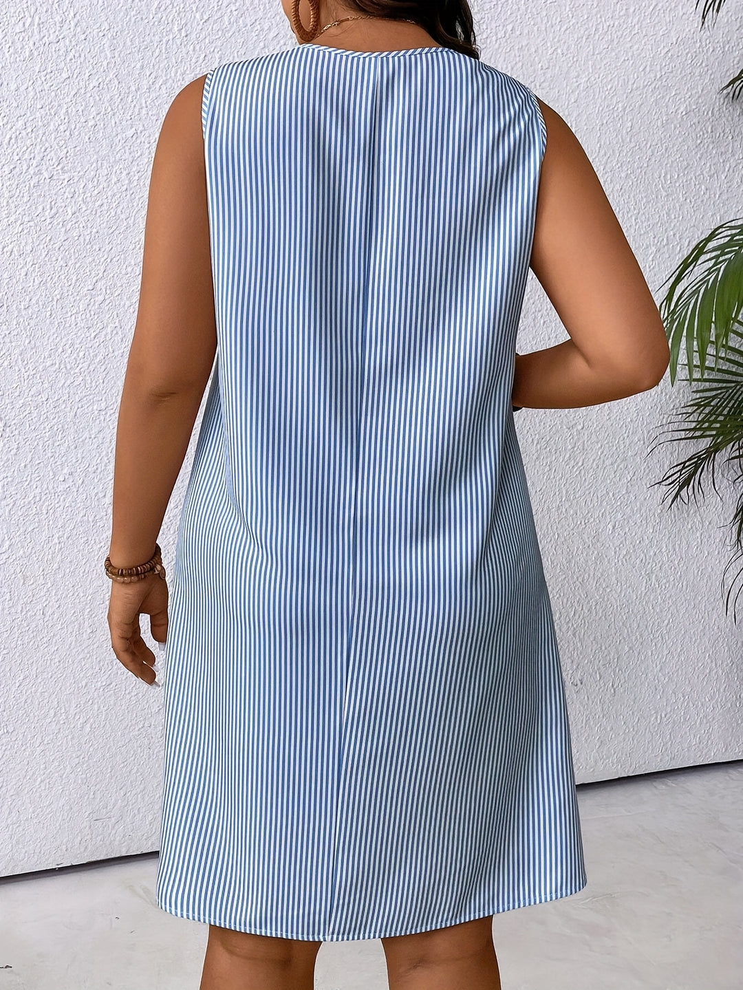 Casual Crew Neck Pocketed Summer Dress - Plus Size