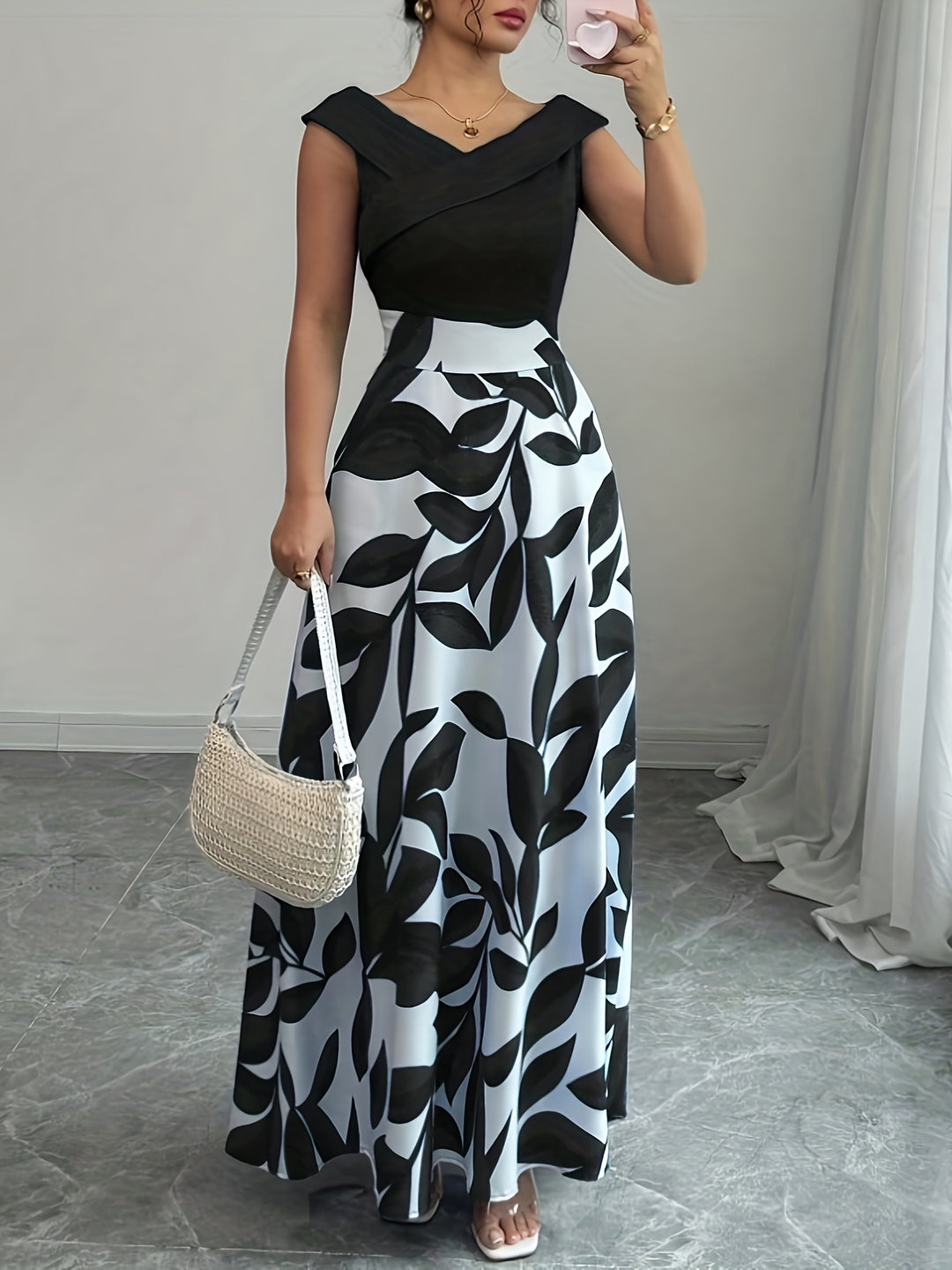 Elegant Leaf Print V-Neck Maxi Dress